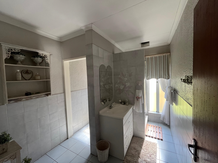 5 Bedroom Property for Sale in Frankfort Free State